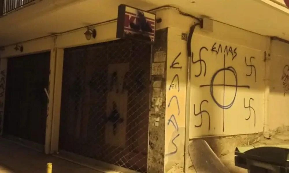 Βανδάλισαν με σβάστικες και στοχάδια γραφεία του ΚΚΕ στη Θεσσαλονίκη